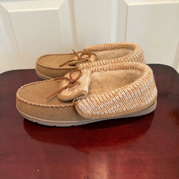 Clarks Slippers Womens 10 Brown Suede Moccasin Faux Fur Lined Sweater Cuff Trim - Picture 5 of 8